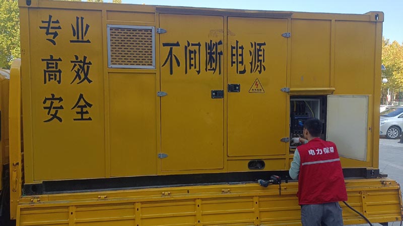 天全柴油发电机组和UPS电源配合使用时，如何避免切换过程中的电力中断？